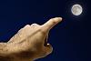 اضغط على الصورة لعرض أكبر. 

الإسم:	finger-moon1.jpg 
مشاهدات:	622 
الحجم:	30.9 كيلوبايت 
الهوية:	4630